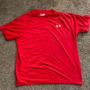 Men’s XL Under Armor short sleeve red shirt